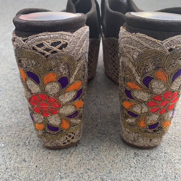 Beautiful brown platforms - Picture 2 of 3